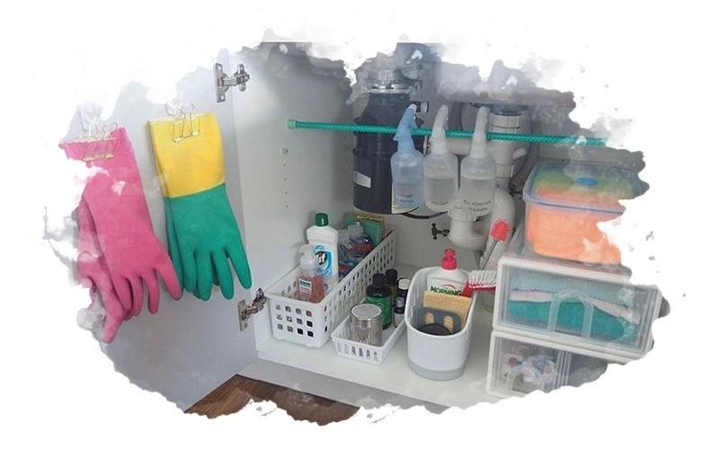 Как безопасно хранить бытовую химию на кухне и в ванной