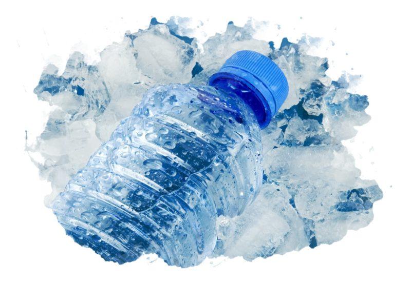 Замороженная вода в бутылке. Заморозка воды. Вода в замороженной Таре. Синяя жидкость заморозка купить.