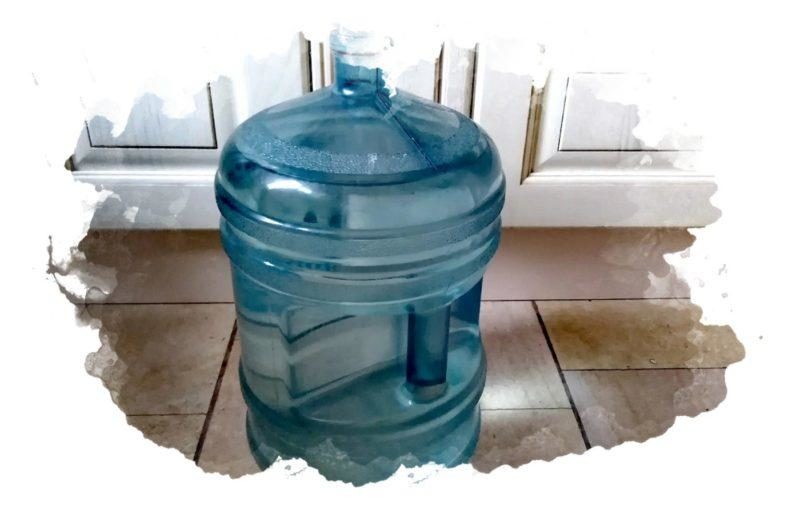 5 способов как легко отмыть большую пластиковую бутылку изнутри